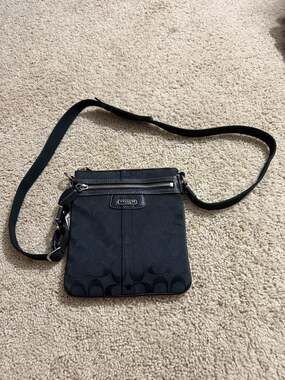 Coach~Logo~ Penelope Crossbody Shoulder Bag Purse Black~Purple Lining~Excellent*